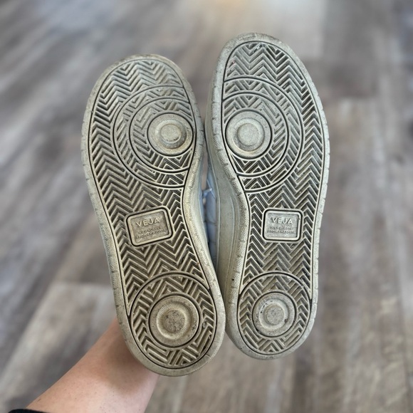 Veja V-90 Low Top Sneaker - Gray & White - EUR Size 39 - Picture 6 of 11